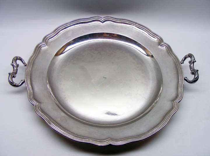 Mid-18th century Spanish large silver ragout dish